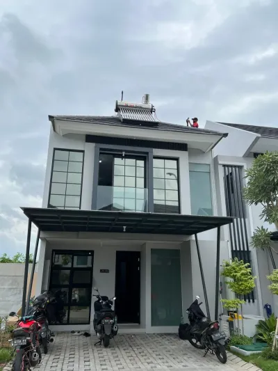DIJUAL RUMAH 2 LANTAI SEMI FURNISHED – GRAND PAKUWON CLUSTER GLADSTONE 