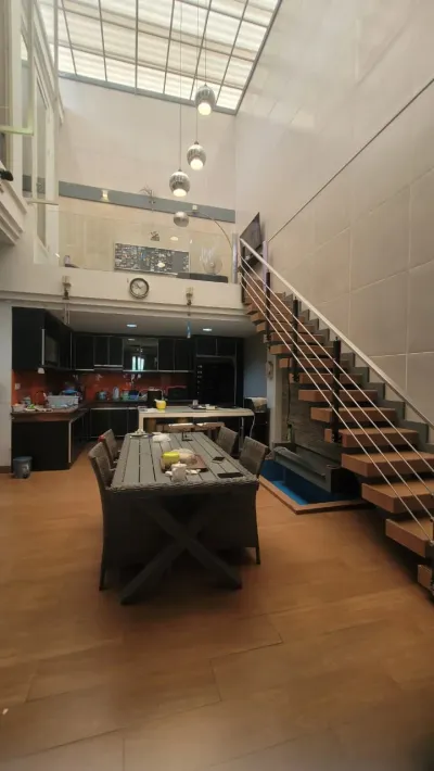 DIJUAL RUMAH 2 LANTAI SURABAYA PAKUWON INDAH - LOKASI STRATEGIS - Galeri 5