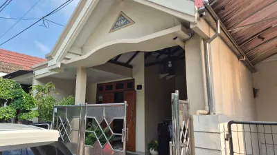 DIJUAL RUMAH FULL FURNISH 2 LANTAI DI TAMAN PONDOK INDAH SURABAYA  - Galeri 1