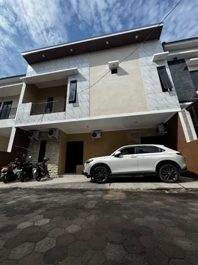 Dijual Rumah Kost 2 Lantai 10 Kamar – Full Furnished & Full Terisi - Surabaya 