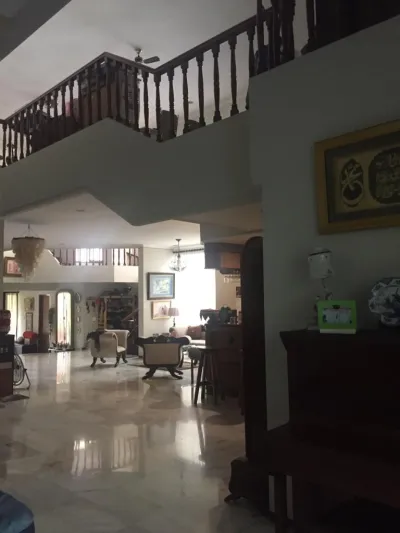 Dijual Rumah Mewah 2 Lantai di Komplek Margorejo Indah, Luas dan Elegan - Dekat Akses Tol Waru - Galeri 3