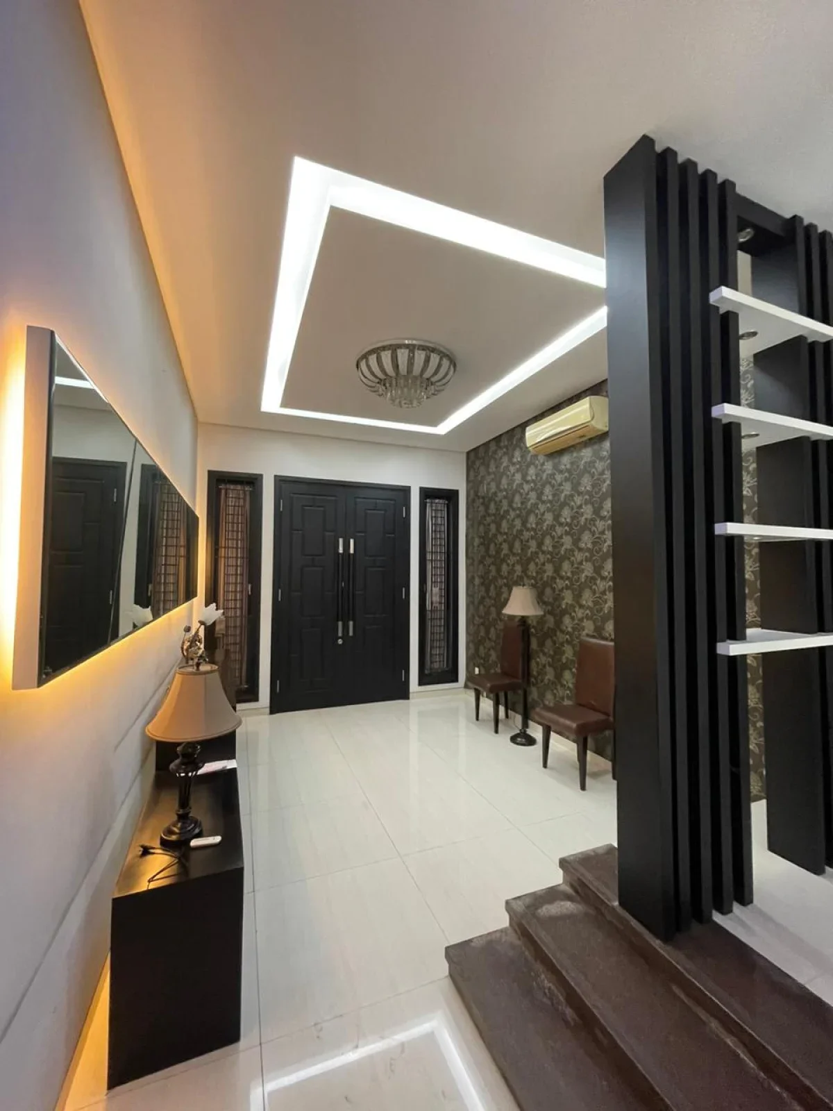 Dijual Rumah Mewah Full Furnished!-  Virginia Regency Pakuwon City Surabaya - Desain Elegan & Luas - Galeri 4