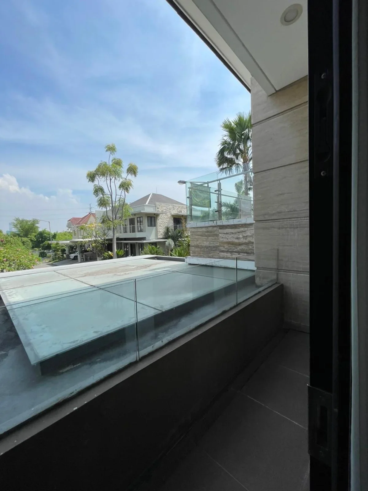 Dijual Rumah Mewah Full Furnished!-  Virginia Regency Pakuwon City Surabaya - Desain Elegan & Luas - Galeri 12