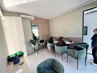 DIJUAL RUMAH MEWAH PELICAN HILL – FULL FURNISH + INTERIOR ELEGAN + KOLAM RENANG, SIAP HUNI!  - Galeri 6