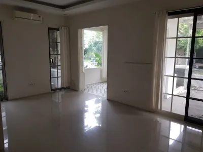 Dijual! Rumah Nyaman, Siap Huni - di Perum Vila Valensia Pakuwon Indah - Surabaya - Galeri 2
