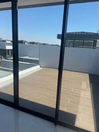 Disewakan Rumah Dempsey Hill Maple Rooftop | 10x17 | 3 Lantai | Rooftop - Surabaya - Galeri 16