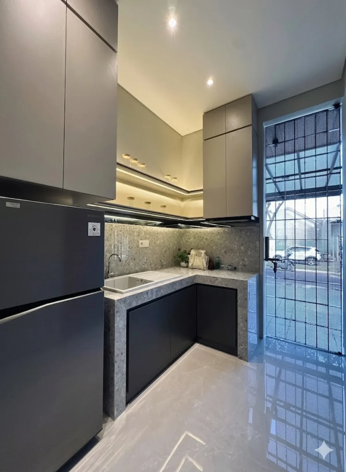 “Eksklusif! Palma Grandia Arden - Rumah Cantik di Lingkungan Elite CitraLand- Akses Cepat ke Tol & Kota Surabaya! - Galeri 5