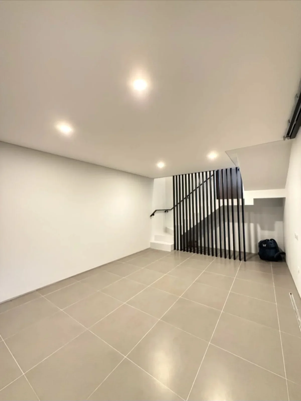 Rumah Modern Basement Citraland Moisanite Surabaya Barat - dekat Gwalk dan Universitas Ciputra  - Galeri 8