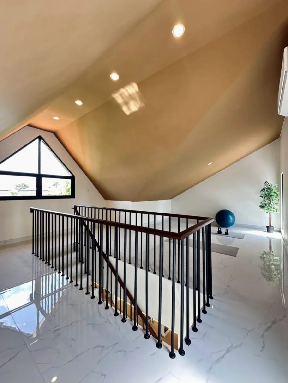 Rumah Surabaya Barat Premium lebar 9 2M an dekat pintu Tol - Galeri 7