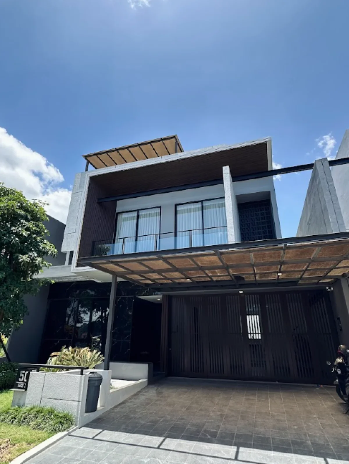 Hunian Mewah - Living Luxurious dengan Kolam Renang Eksklusif - Stonegate Park Surabaya CitraLant TipeHelenium  - Galeri 2