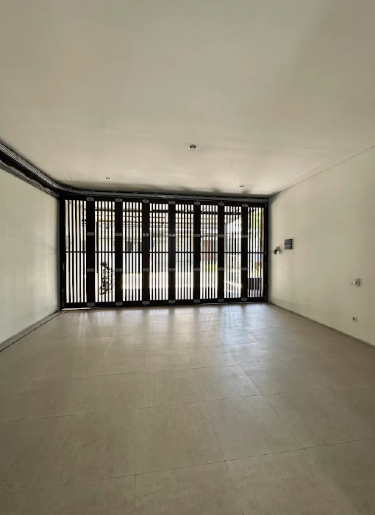 Hunian Mewah - Living Luxurious dengan Kolam Renang Eksklusif - Stonegate Park Surabaya CitraLant TipeHelenium  - Galeri 3