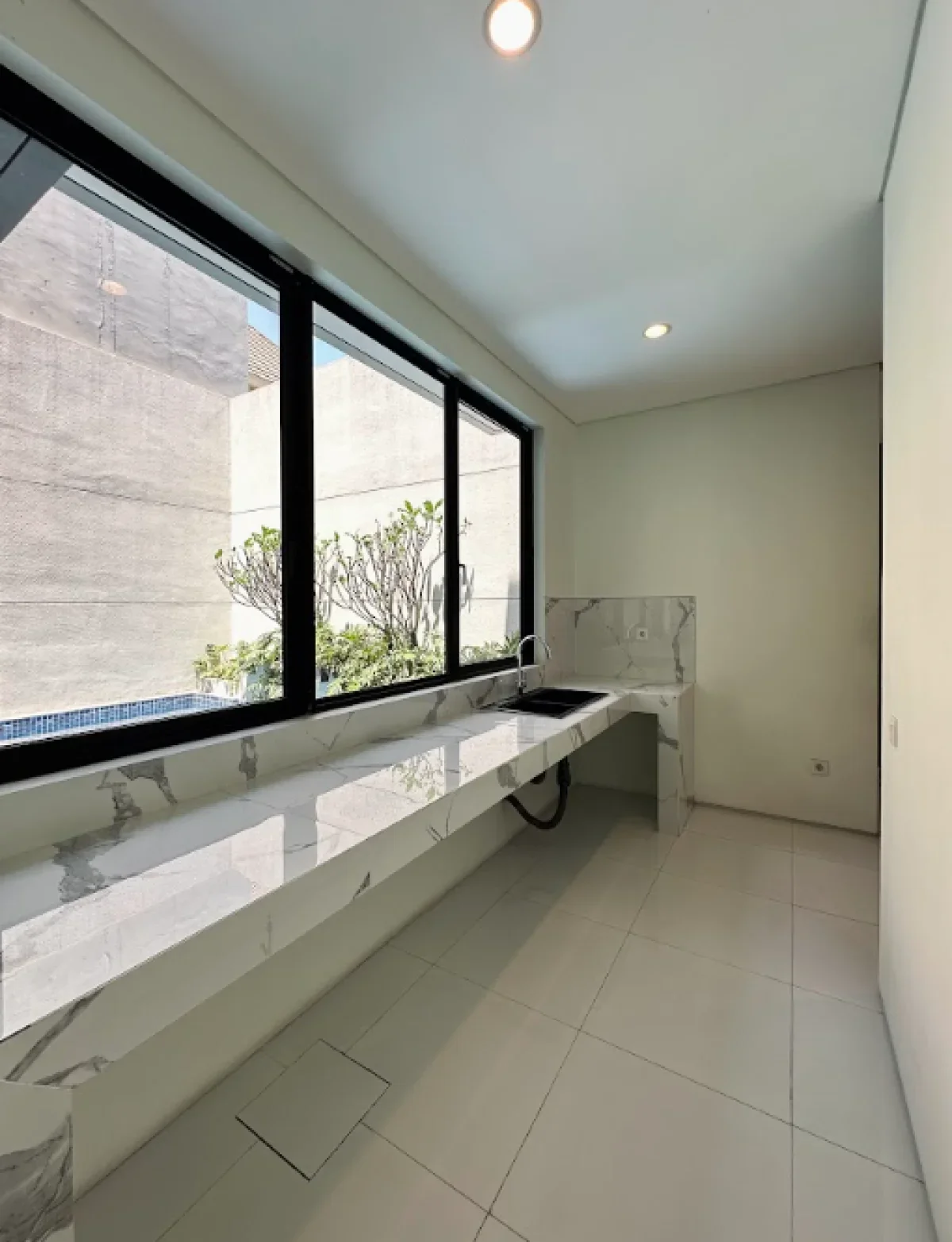 Hunian Mewah - Living Luxurious dengan Kolam Renang Eksklusif - Stonegate Park Surabaya CitraLant TipeHelenium  - Galeri 4