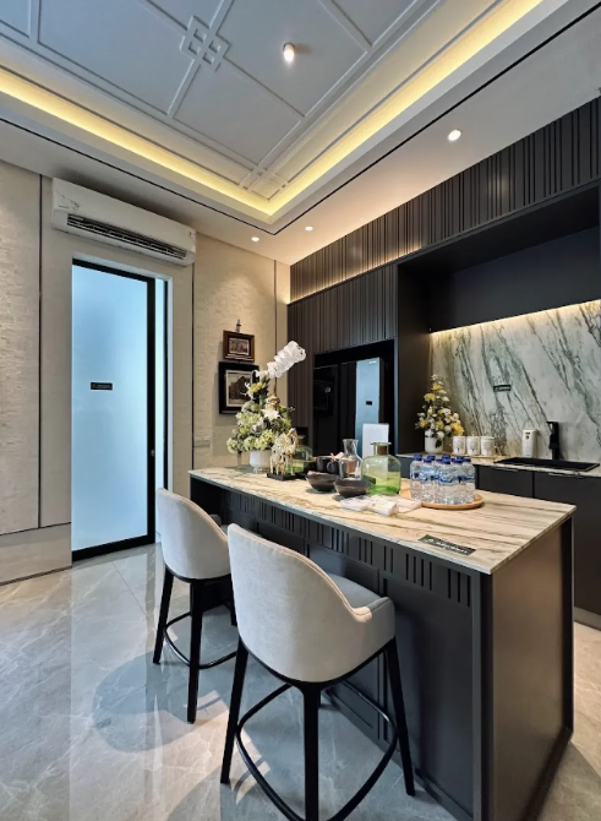 Hunian Mewah - Living Luxurious dengan Kolam Renang Eksklusif - Stonegate Park Surabaya CitraLant TipeHelenium  - Galeri 6