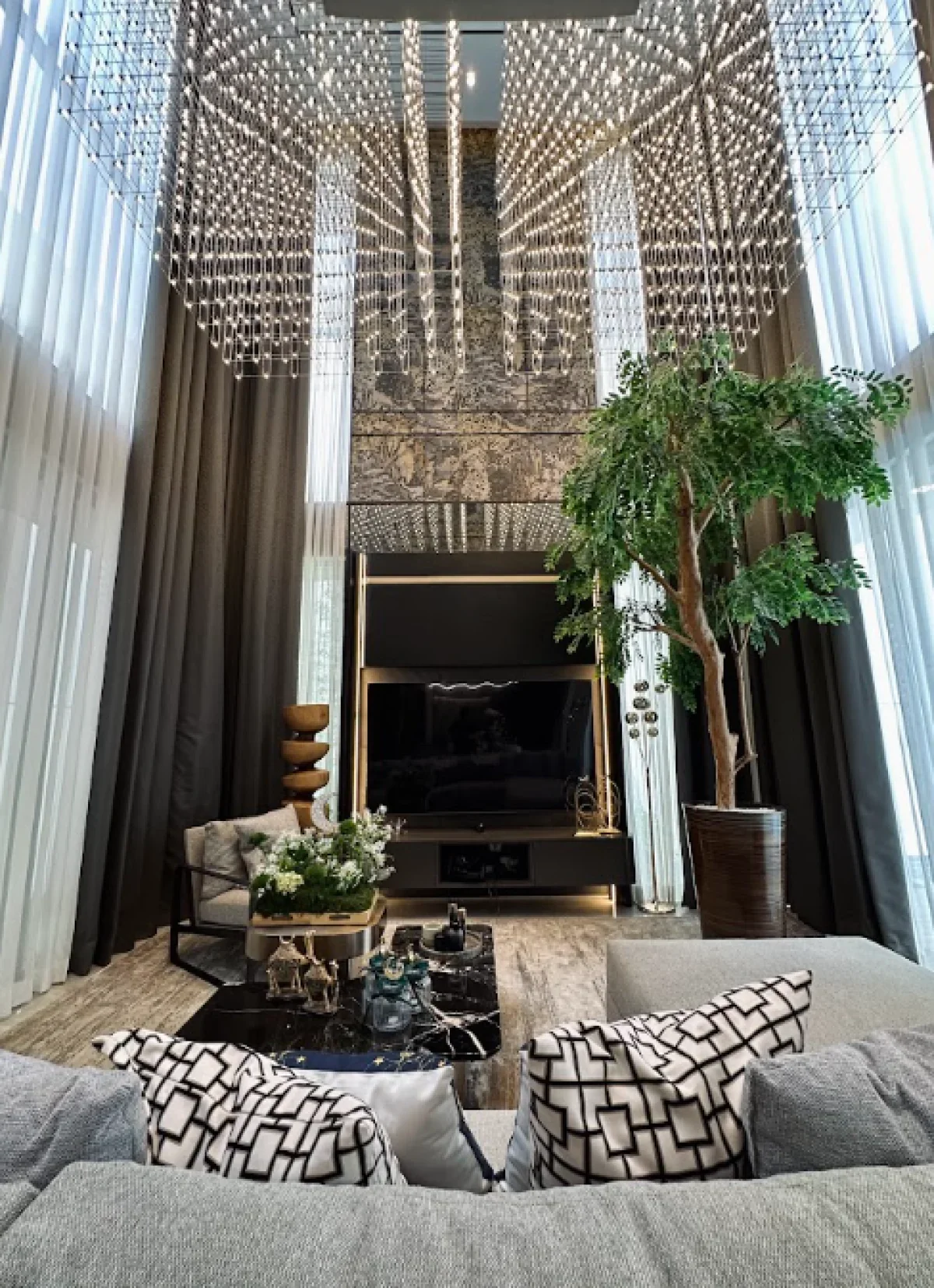 Hunian Mewah - Living Luxurious dengan Kolam Renang Eksklusif - Stonegate Park Surabaya CitraLant TipeHelenium  - Galeri 7