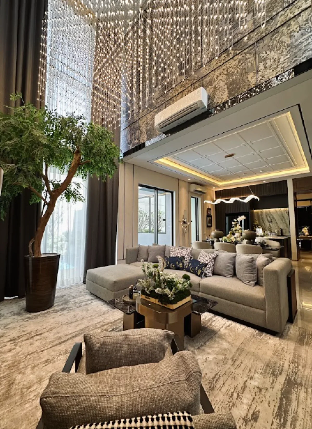 Hunian Mewah - Living Luxurious dengan Kolam Renang Eksklusif - Stonegate Park Surabaya CitraLant TipeHelenium  - Galeri 9