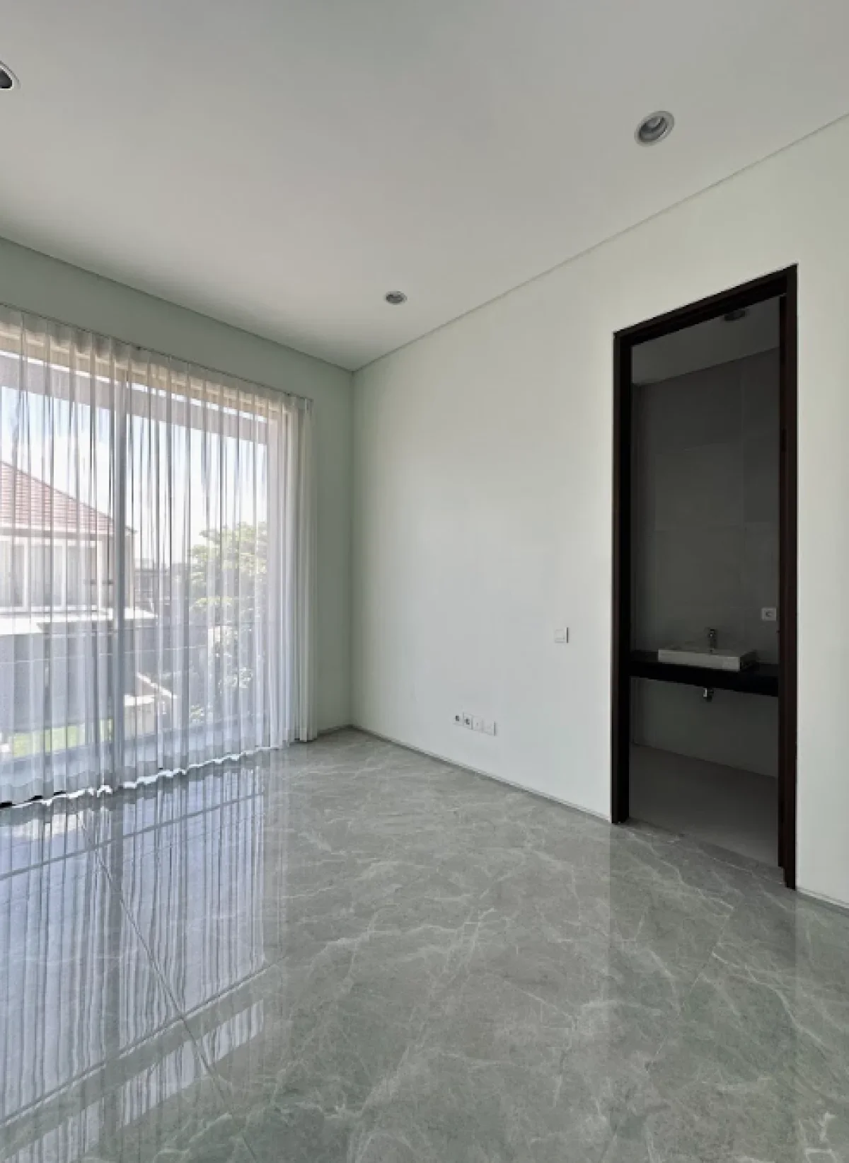 Hunian Mewah - Living Luxurious dengan Kolam Renang Eksklusif - Stonegate Park Surabaya CitraLant TipeHelenium  - Galeri 13