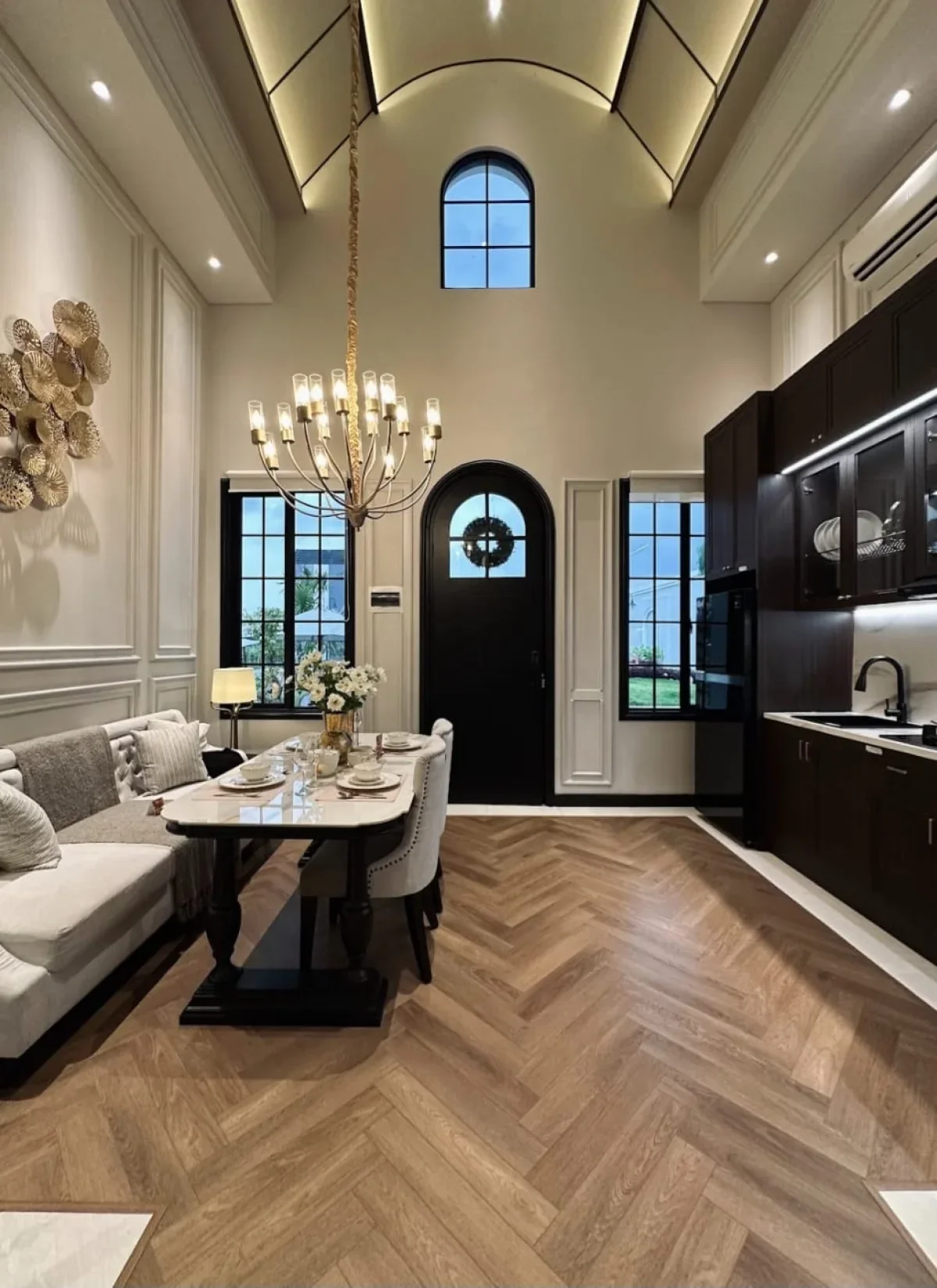 Rumah American Classic Surabaya Mansion Nine tipe Diana dekat Univ Ciputra - Galeri 2