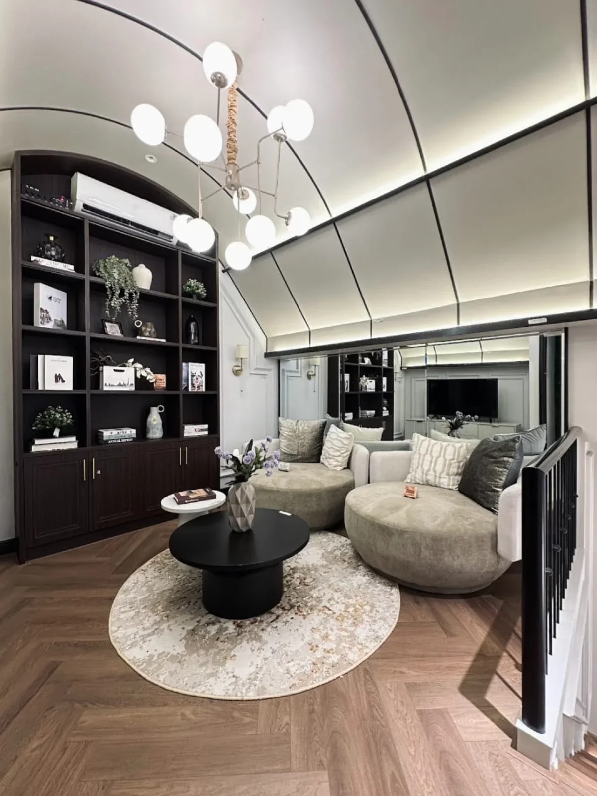 Rumah American Classic Surabaya Mansion Nine tipe Diana dekat Univ Ciputra - Galeri 4