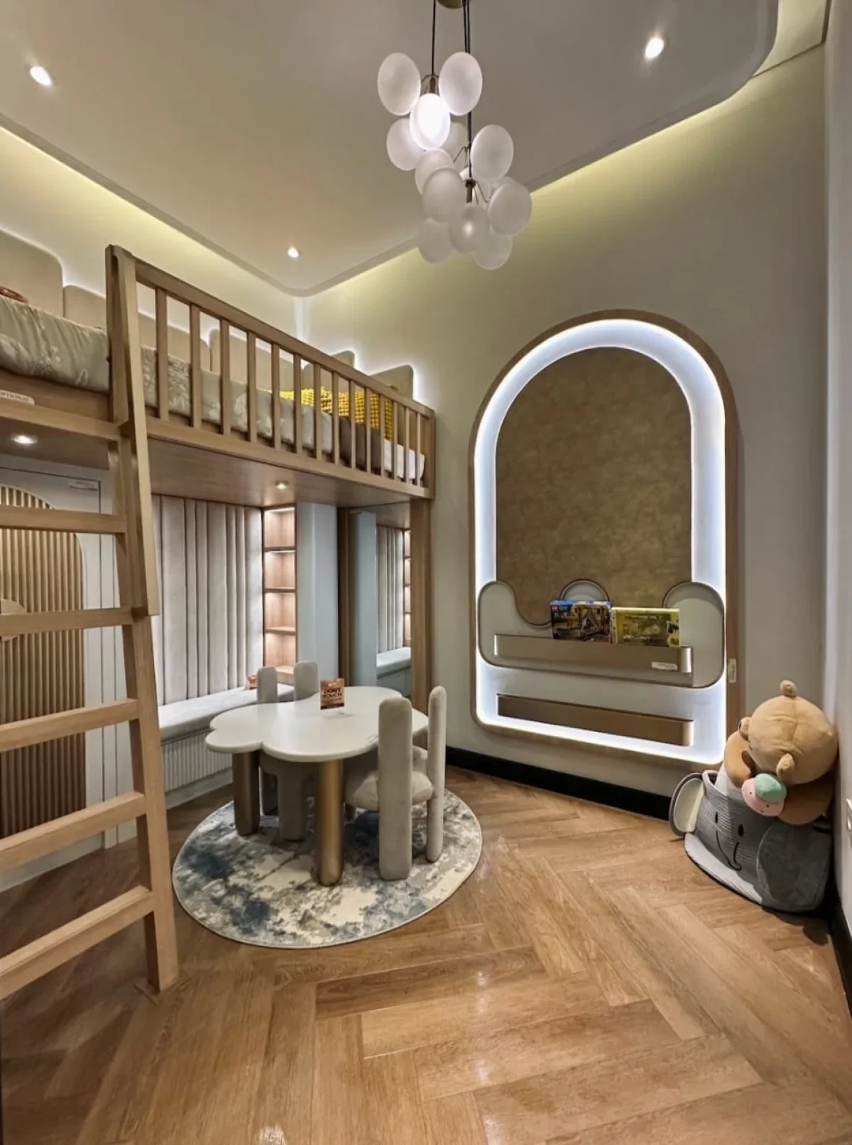 Rumah American Classic Surabaya Mansion Nine tipe Diana dekat Univ Ciputra - Galeri 8