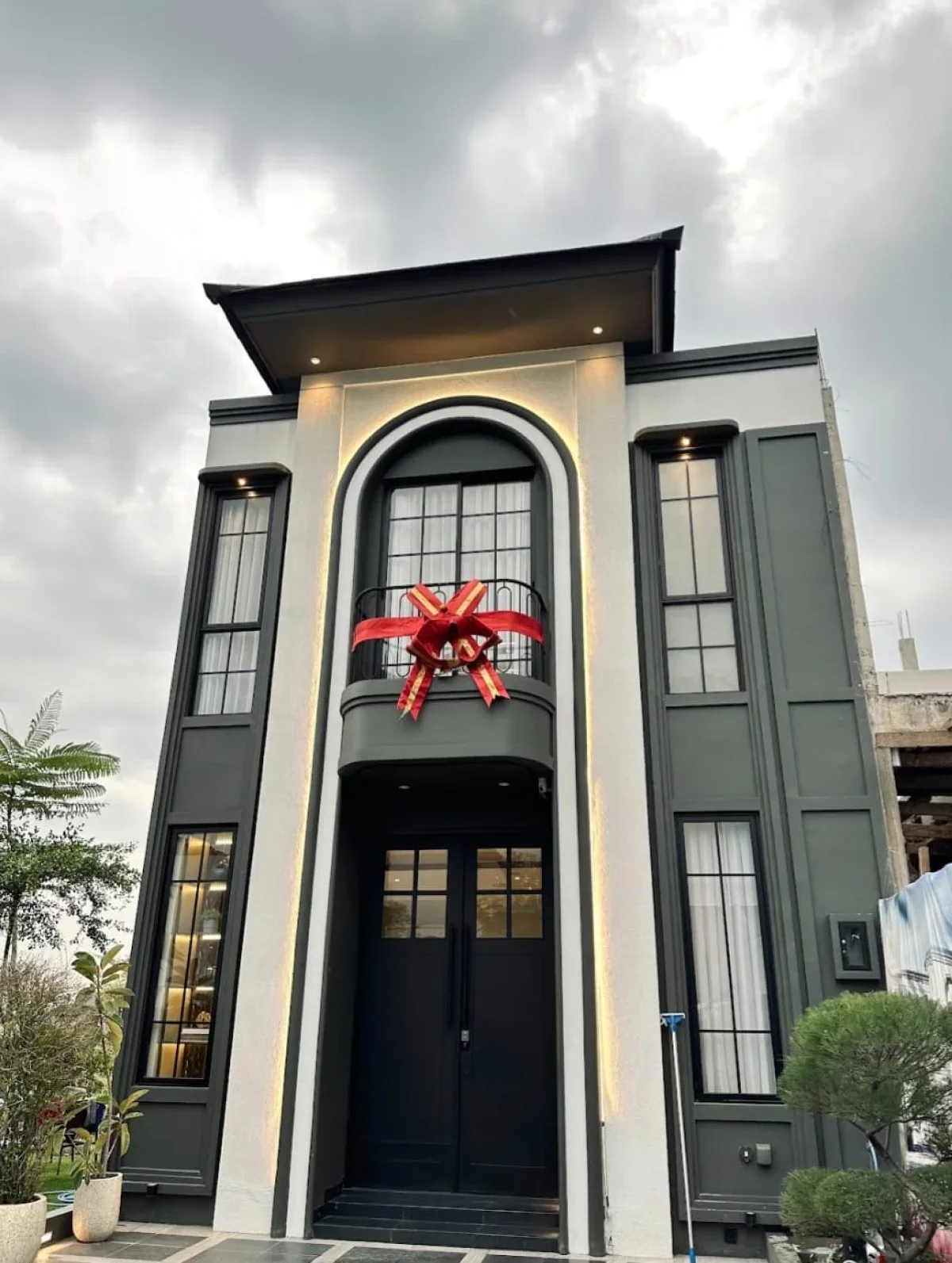 Rumah Elite American Style di Mansion Nine Tipe Carla, Lokasi Strategis Dekat Unesa Surabaya
