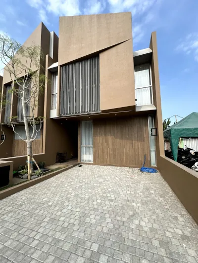 Rumah Baru Gress Premium Central Park Merr Surabaya Timur
