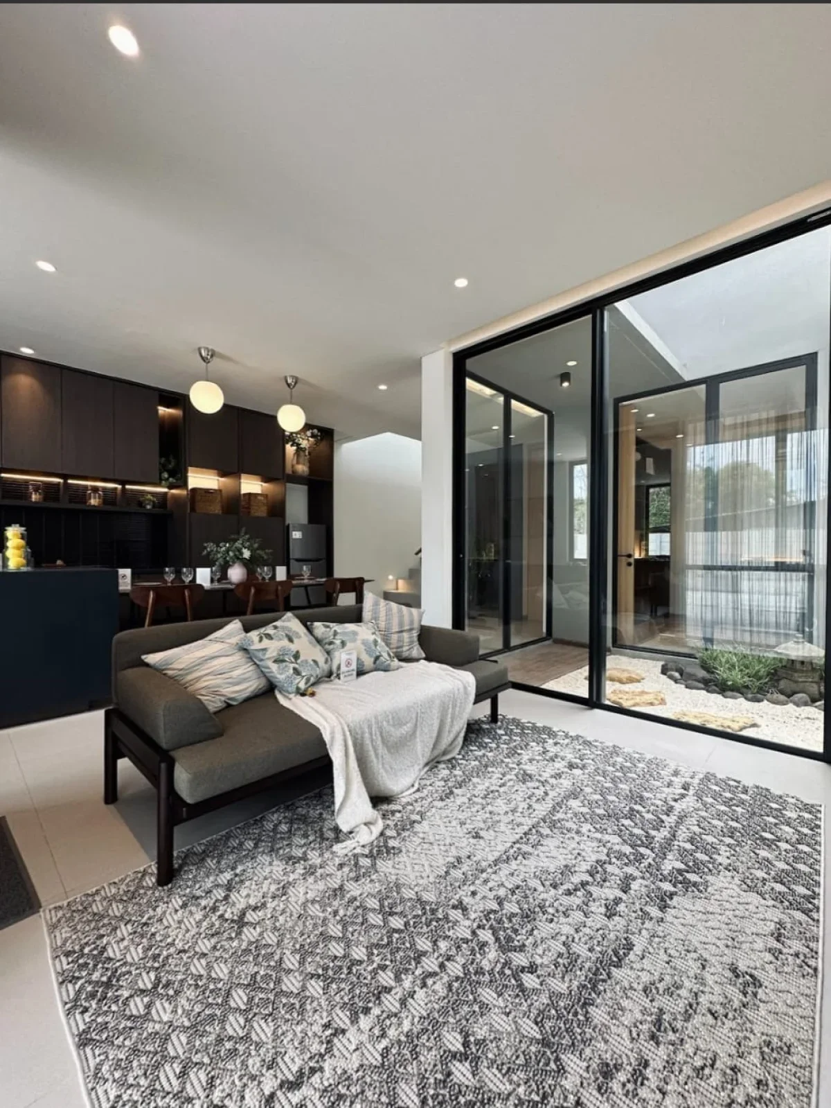 Rumah Central Park Merr dekat Bandara Juanda - Galeri 2