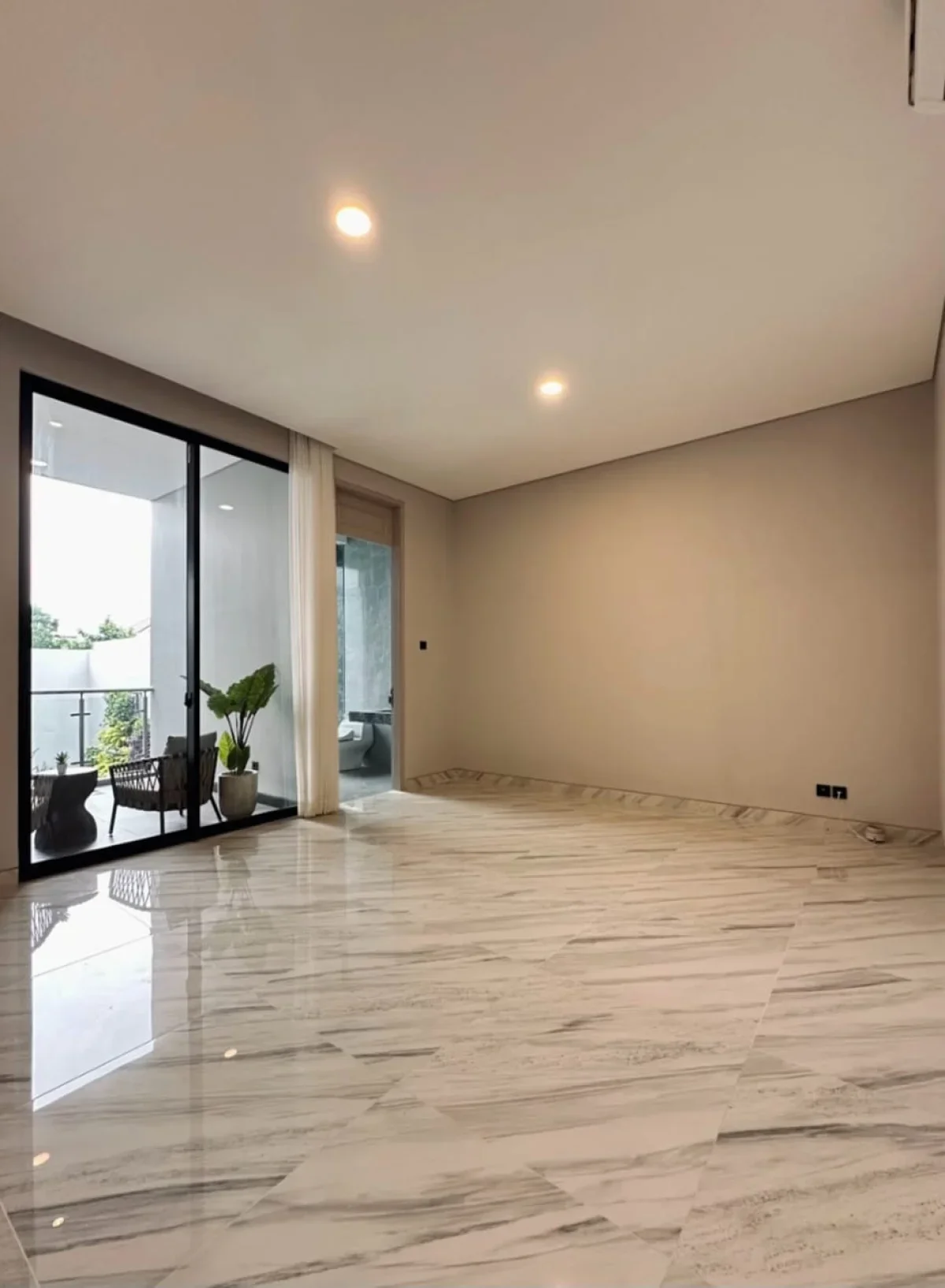 Rumah Classic Modern di Pakuwon Indah tipe Gerald - dekat Pakuwon Mall - Galeri 12