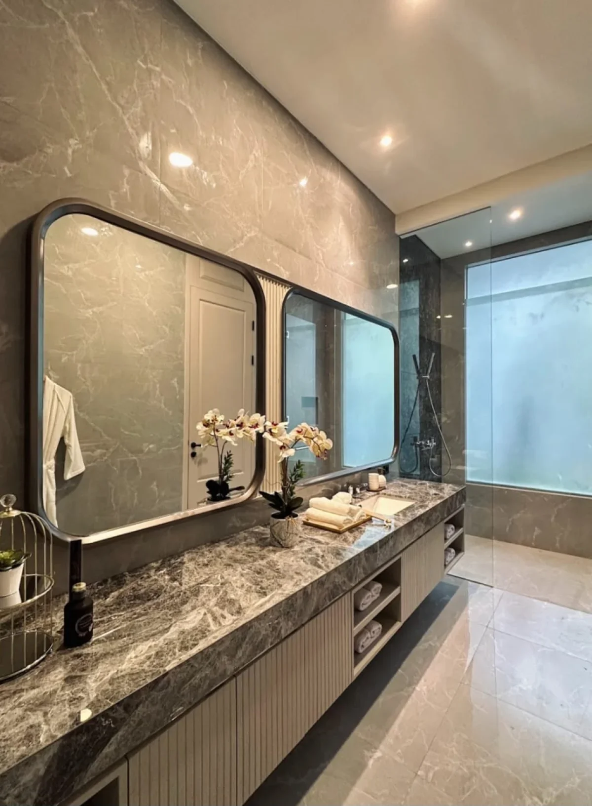 Rumah Classic Modern di Pakuwon Indah tipe Gerald - dekat Pakuwon Mall - Galeri 16