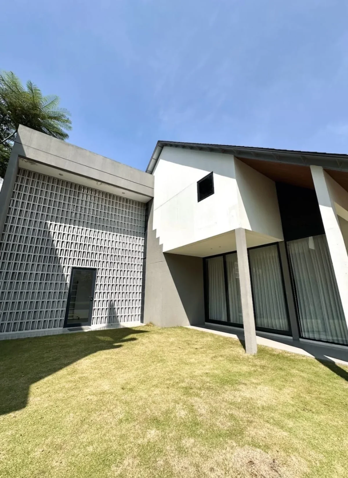 Rumah Classic Surabaya Royal Residence tipe Margaret area Lontar - Hunian Strategis - Galeri 17