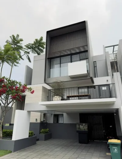 Rumah Eksklusif 3 Lantai di The Prambanan Residence Tipe Astha 9 RD -  Premium With Roof deck - Surabaya Barat - Galeri 2