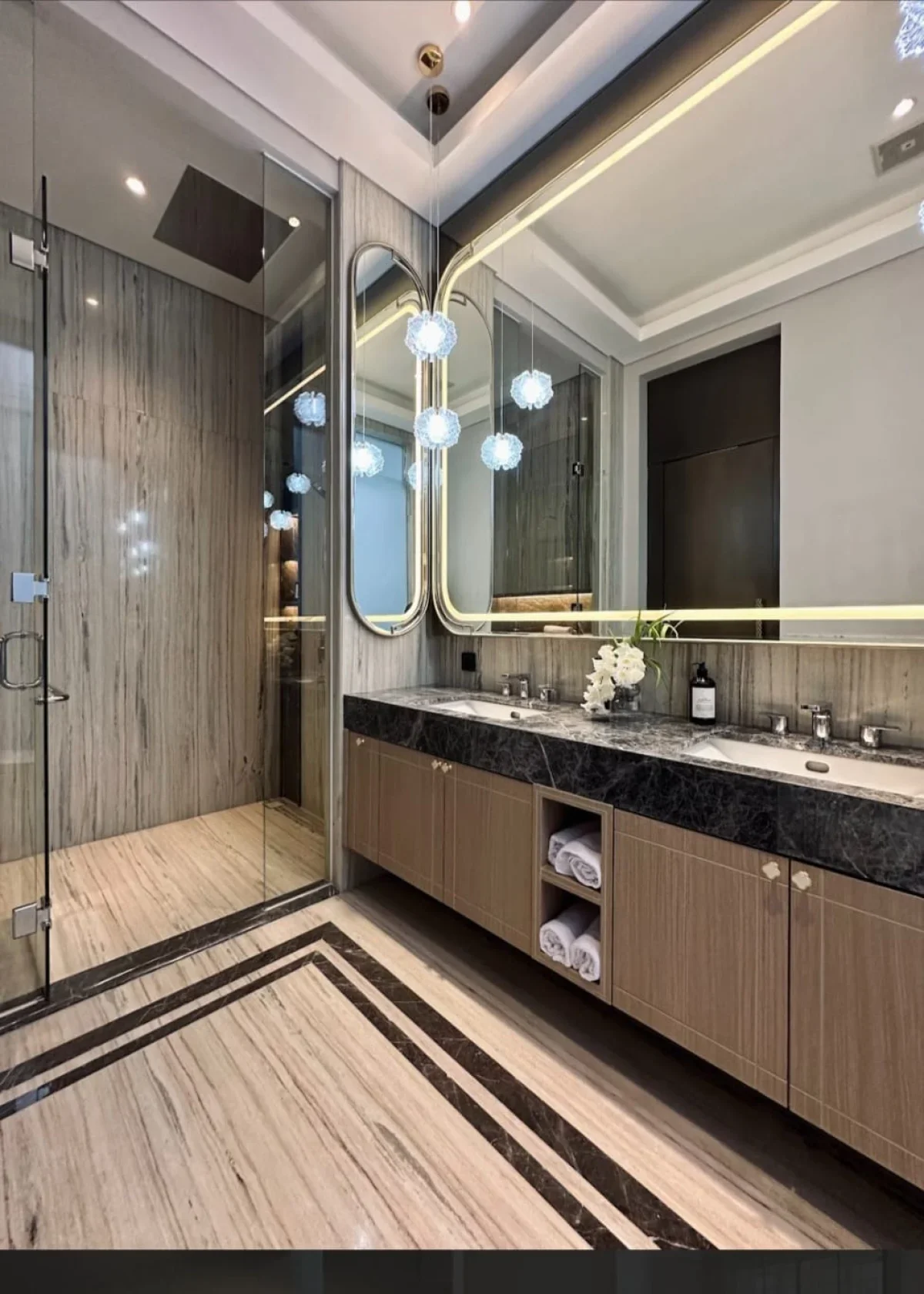 Rumah Modern Pakuwon Indah Surabaya tipe Greta - dekat Pakuwon Mall - Galeri 13