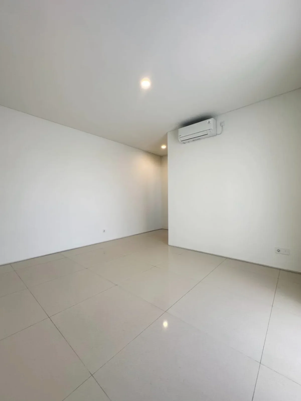 Rumah Minimalis Modern Graha Natura tipe IlLona Surabaya Barat - Galeri 10