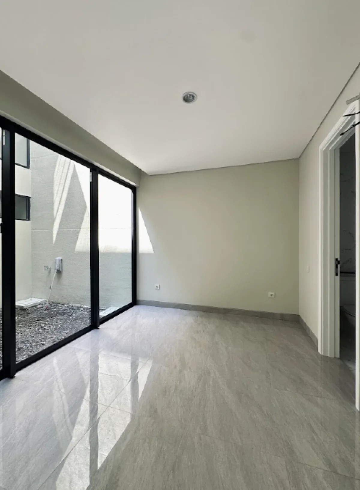 Rumah Modern di The Grand Kenjeran Tipe Evoria – Hunian Nyaman 3 Lantai di Surabaya Timur - Galeri 15