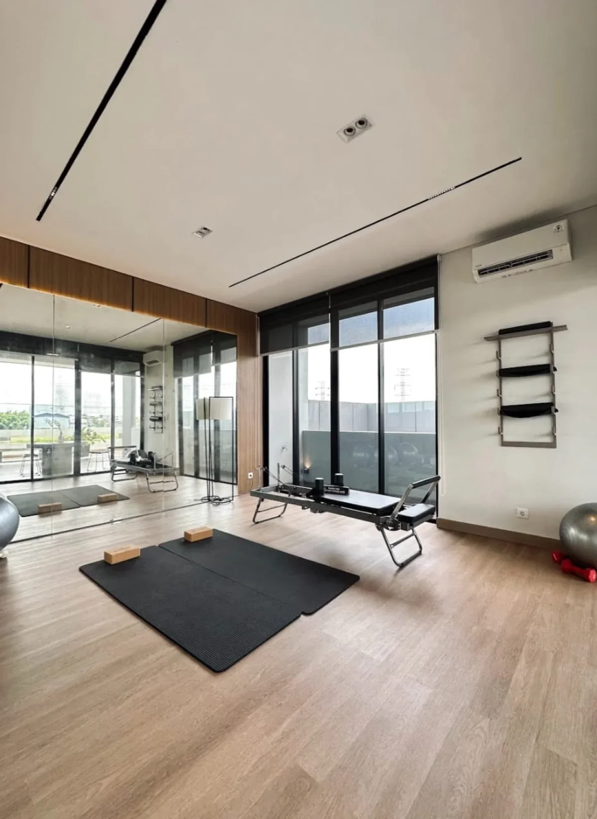 Rumah Modern GreenLake tipe Vianza Surabaya Barat - Galeri 13