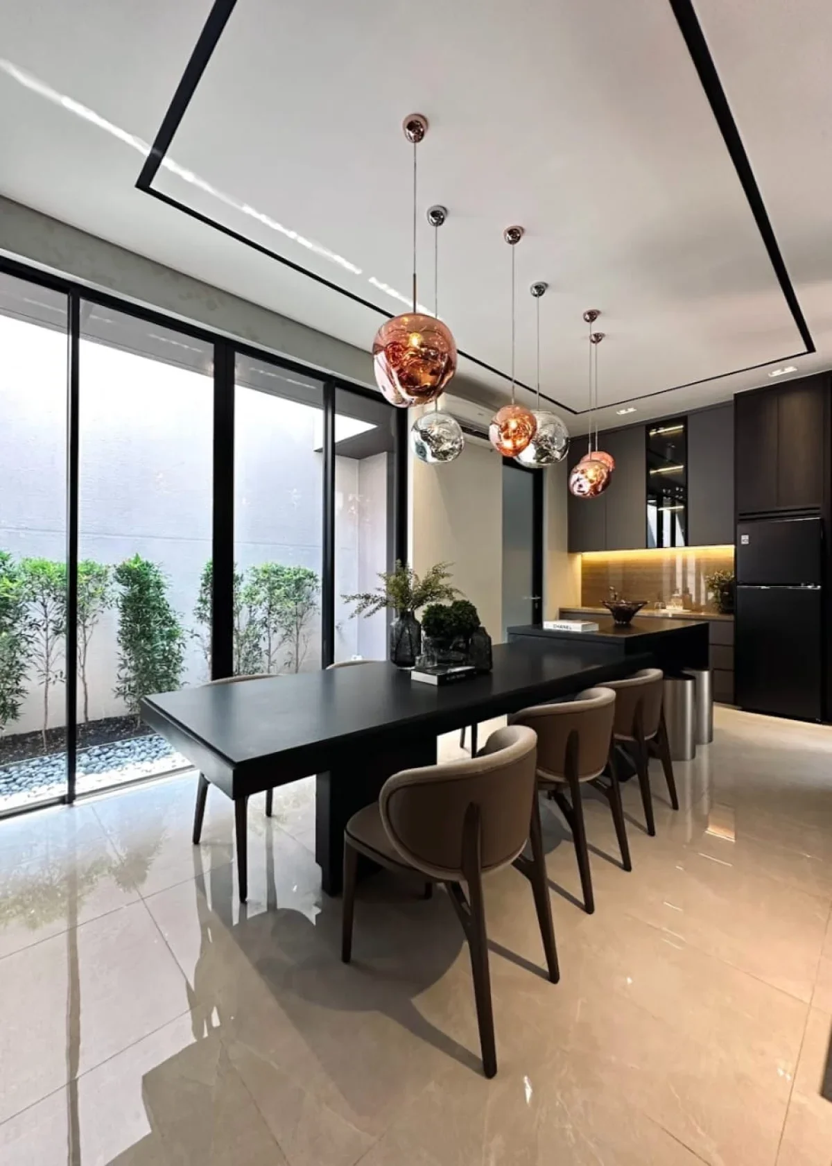 Rumah Modern GreenLake Whitney Deluxe Surabaya Barat - Galeri 3