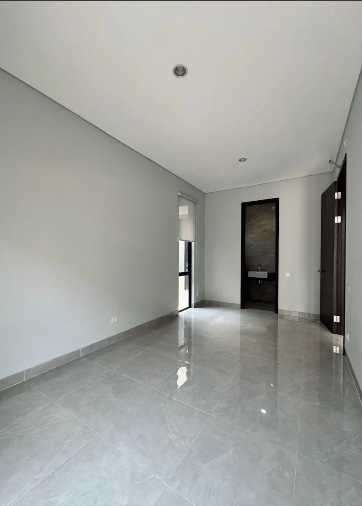 Rumah Modern GreenLake Whitney Deluxe Surabaya Barat - Galeri 9