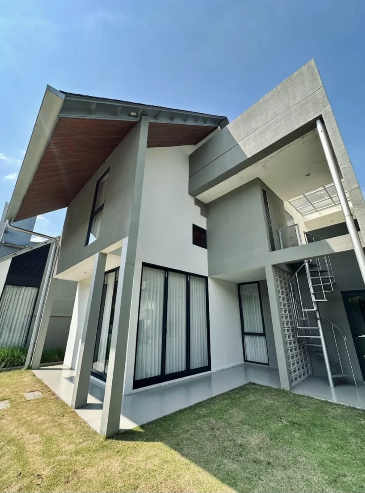 Rumah Nyaman & Elegan di Royal Residence Tipe Marela Surabaya Barat - dekat Tol Gunung Sari - Galeri 2