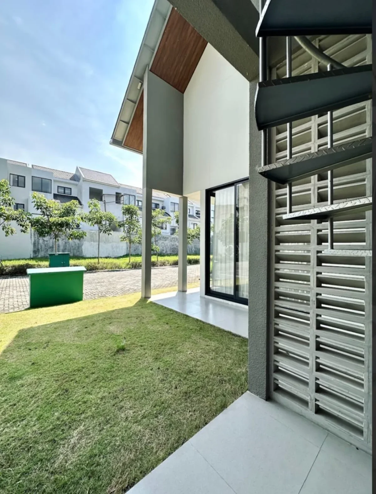 Rumah Nyaman & Elegan di Royal Residence Tipe Marela Surabaya Barat - dekat Tol Gunung Sari - Galeri 3