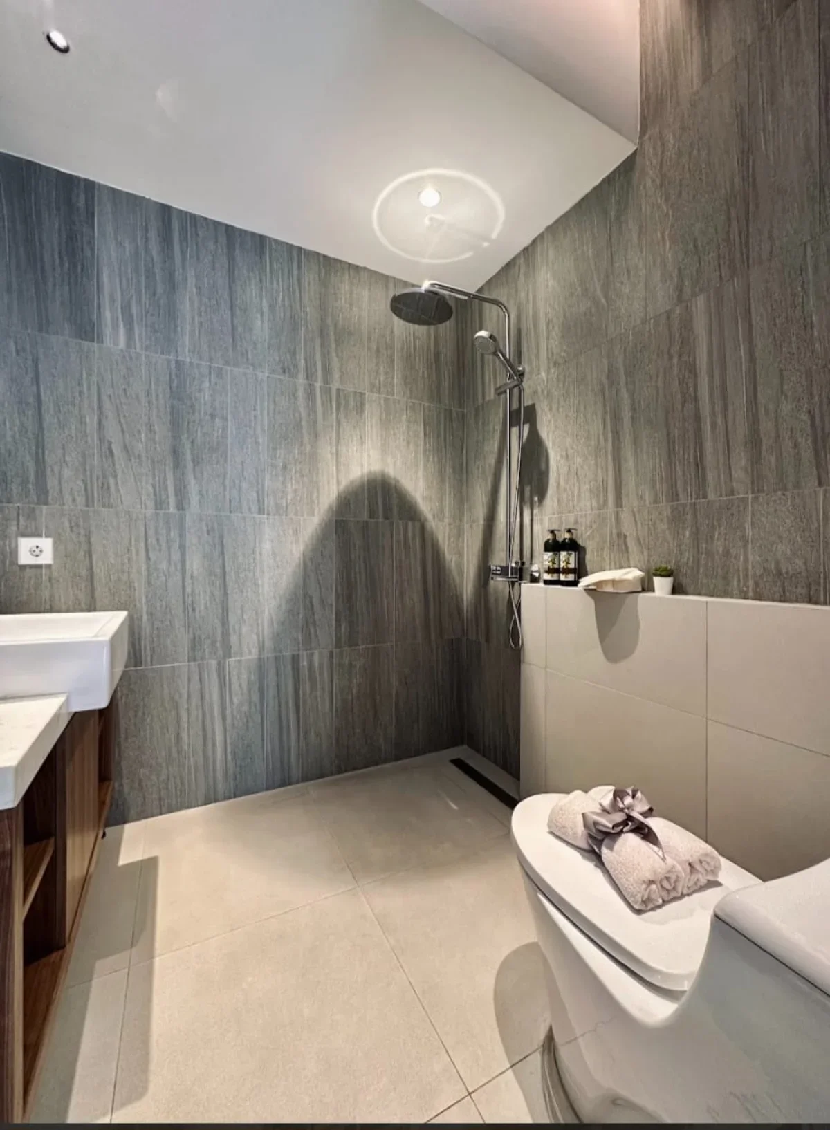 Rumah Nyaman & Elegan di Royal Residence Tipe Marela Surabaya Barat - dekat Tol Gunung Sari - Galeri 12