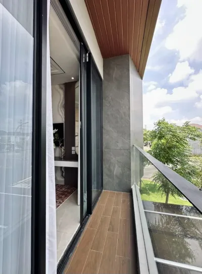 Hunian Modern Luas di GreenLake Verdela Deluxe - 2 Lantai Surabaya CitraLand  - Galeri 11