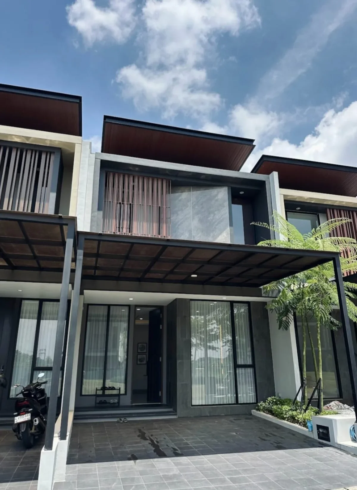 Rumah Premium Cluster Surabaya Barat GreenLake tipe Montreal 
