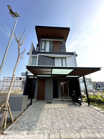 Rumah Surabaya Timur Ready Stok Unit FREE PPN Grand Eastern with Pool 