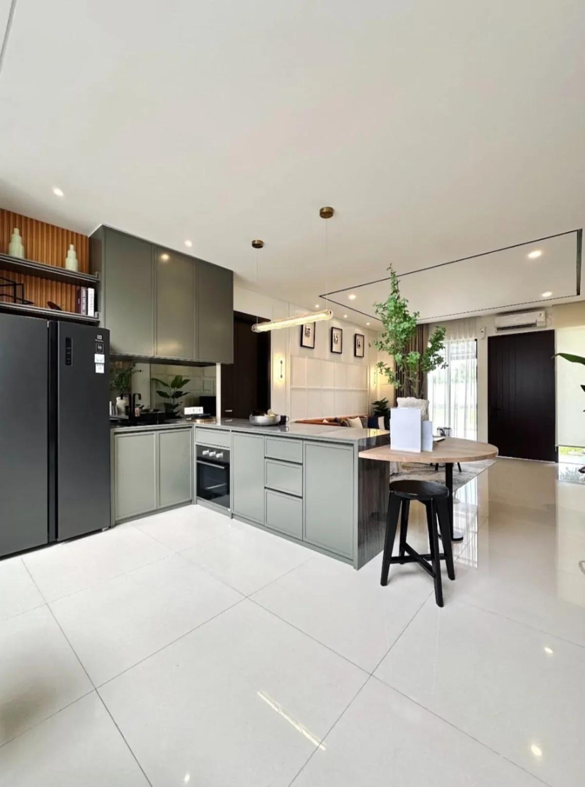 Rumah Tropical Modern Graha Natura Surabaya tipe Idelia area Lontar - Galeri 3