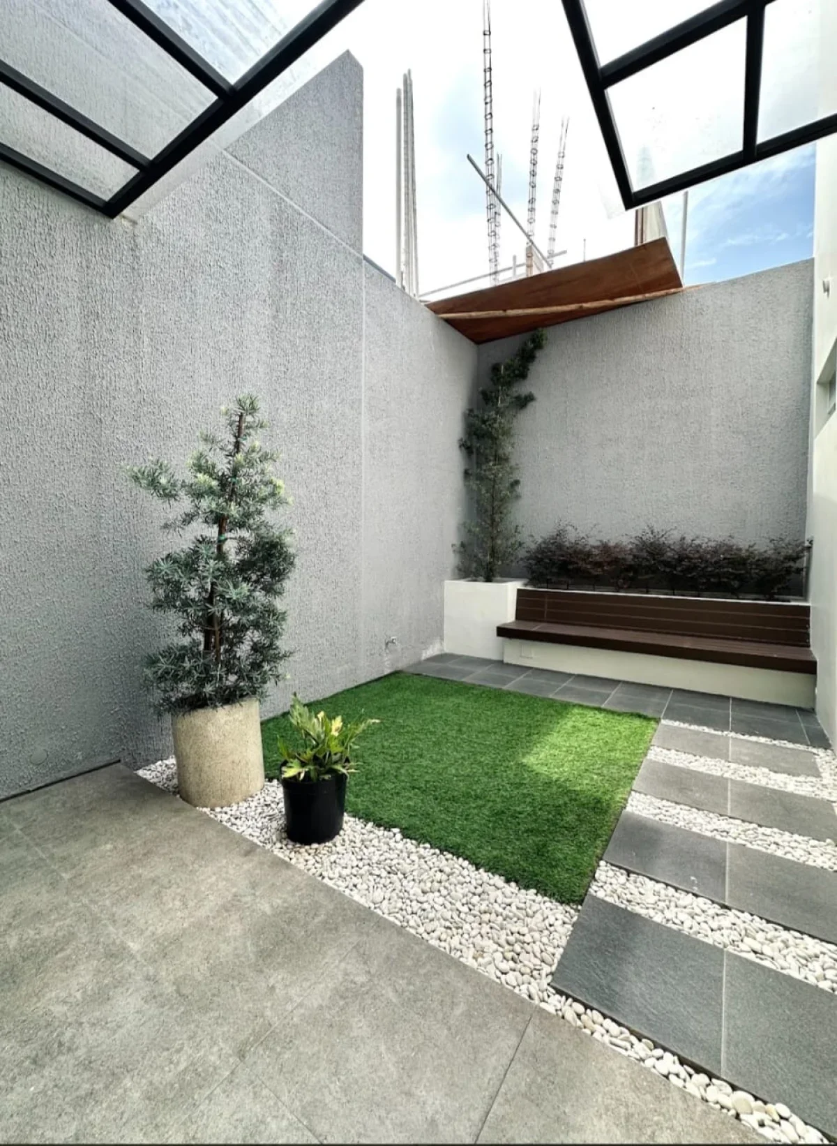 Rumah Tropical Modern Graha Natura Surabaya tipe Idelia area Lontar - Galeri 6