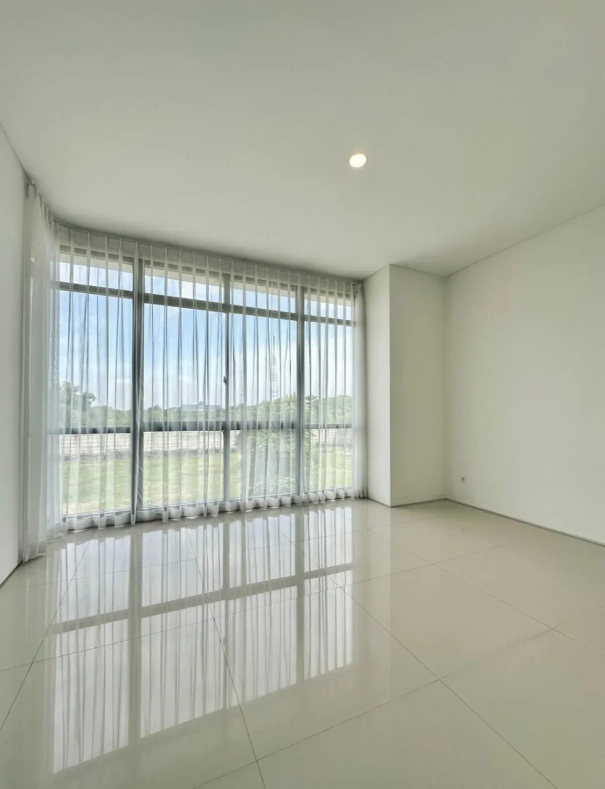 Rumah Tropical Modern Graha Natura Surabaya tipe Idelia area Lontar - Galeri 10