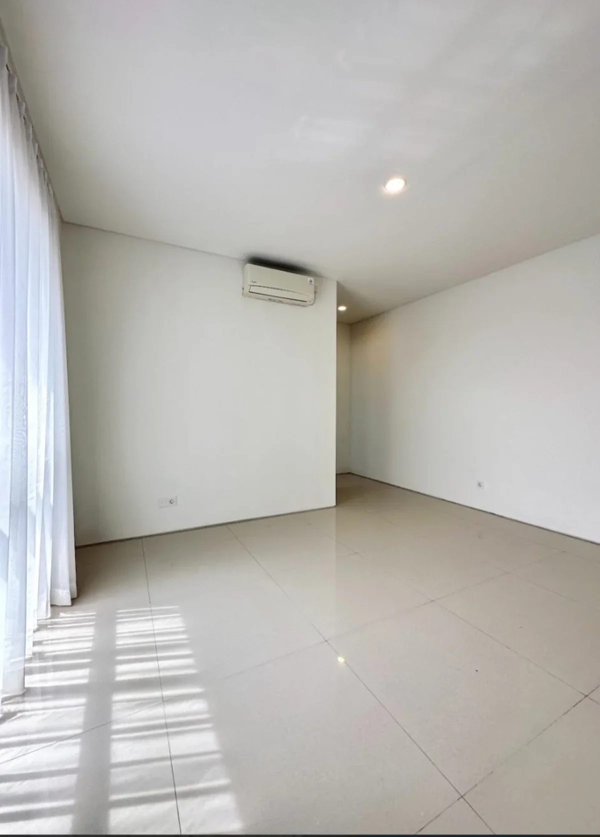 Rumah Tropical Modern Graha Natura Surabaya tipe Idelia area Lontar - Galeri 11