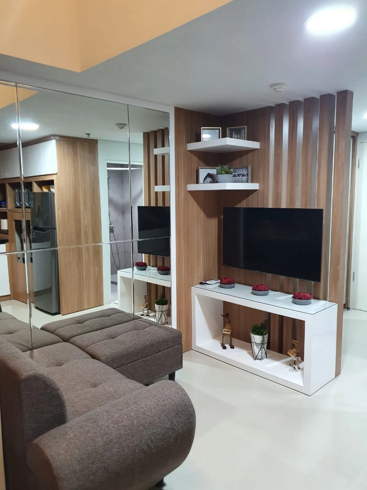 Apartemen Denver 2BR Full Furnish – View Pakuwon Mall, Lokasi Premium Surabaya Barat 