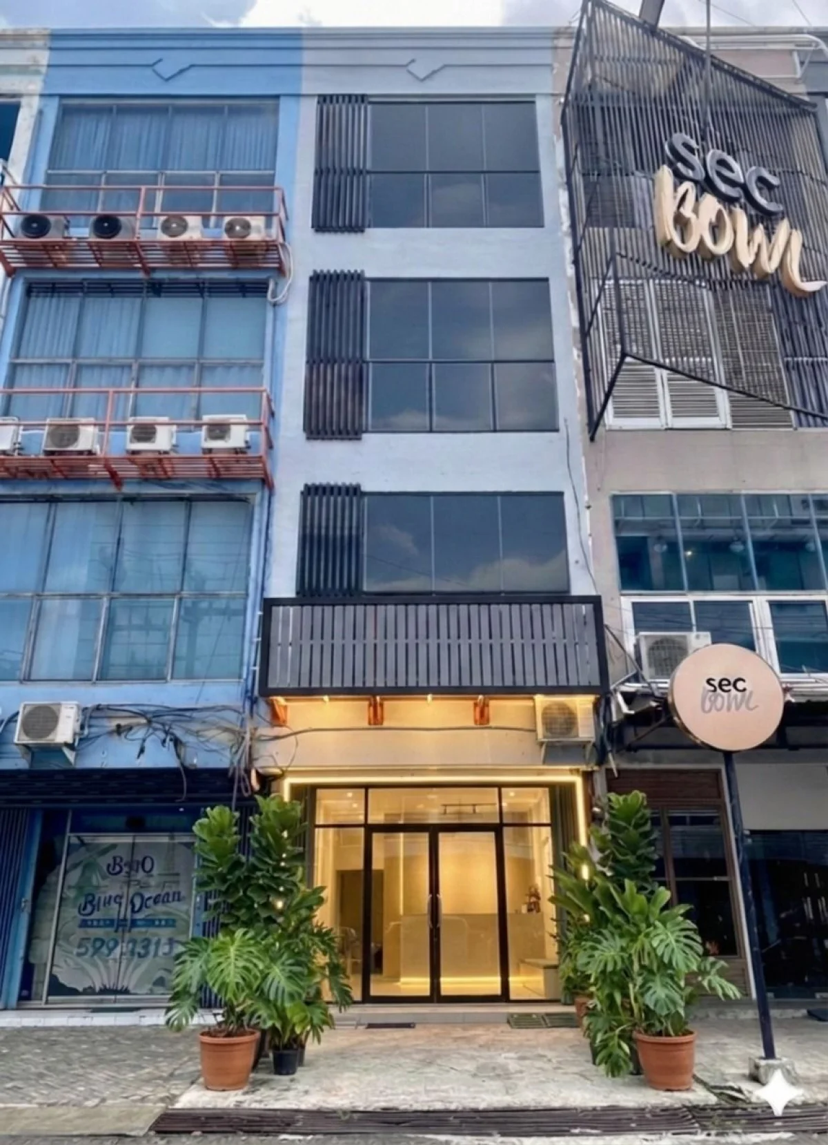 Dijual Cepat Ruko Premium ! 4 Lantai, Lokasi Super Strategis & Ramai - Surabaya Manyar 