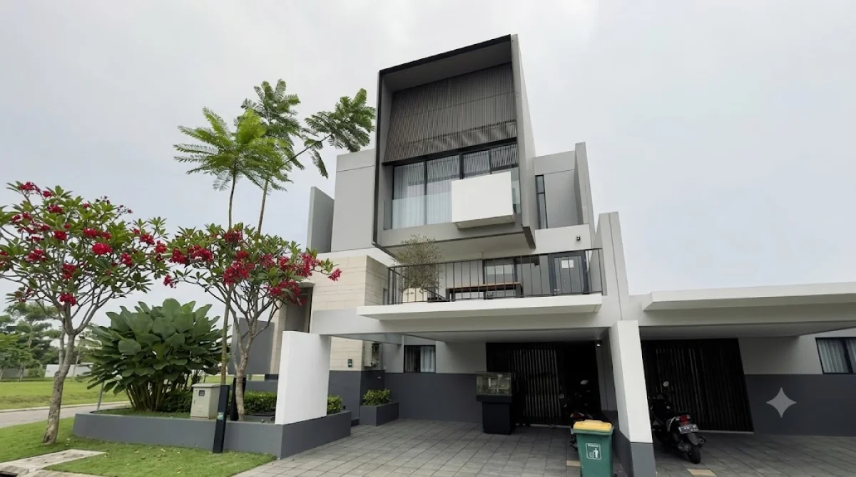 Rumah Eksklusif 3 Lantai di The Prambanan Residence Tipe Astha 9 RD -  Premium With Roof deck - Surabaya Barat