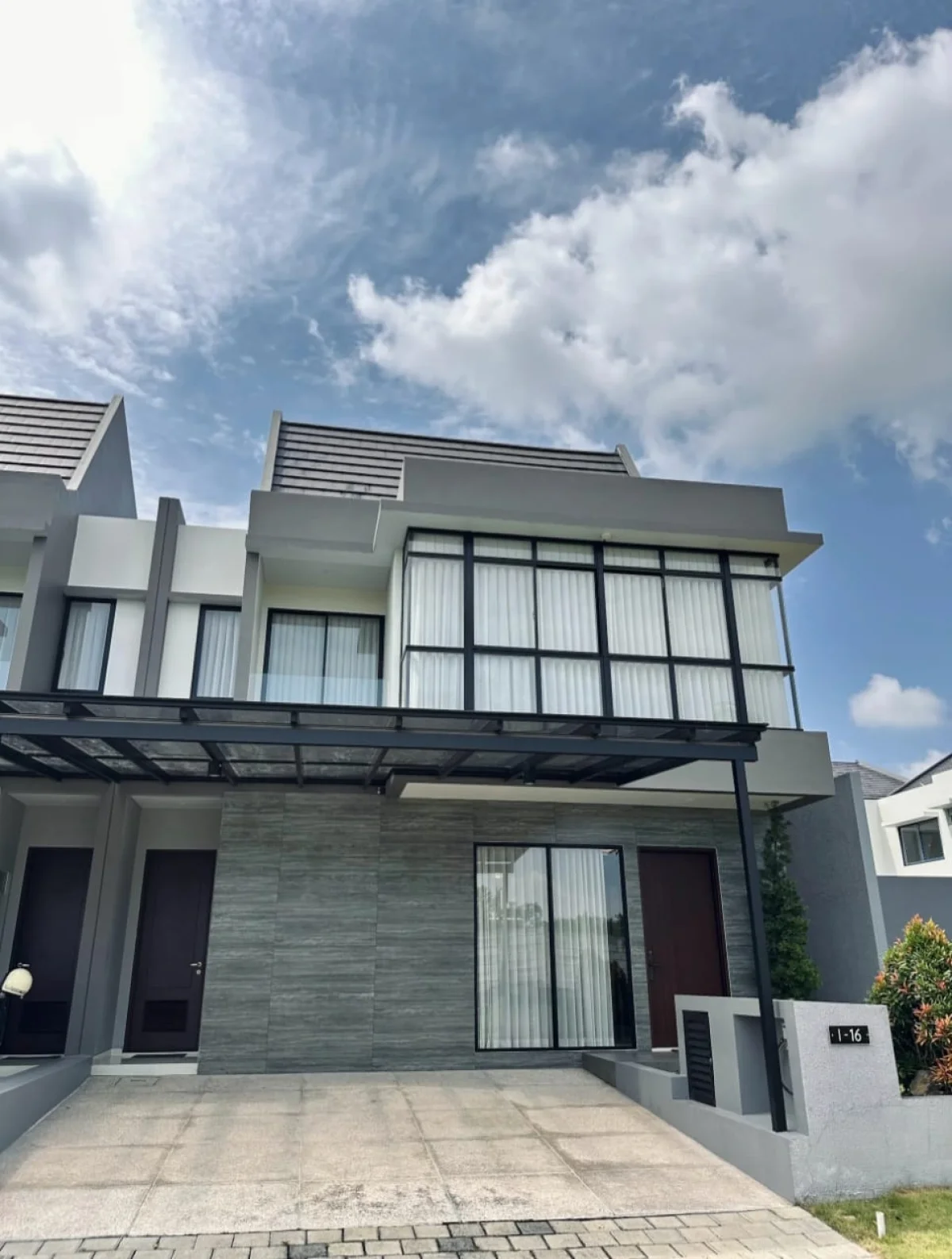 Rumah Graha Natura Surabaya Barat area Lontar dekat Gwalk 